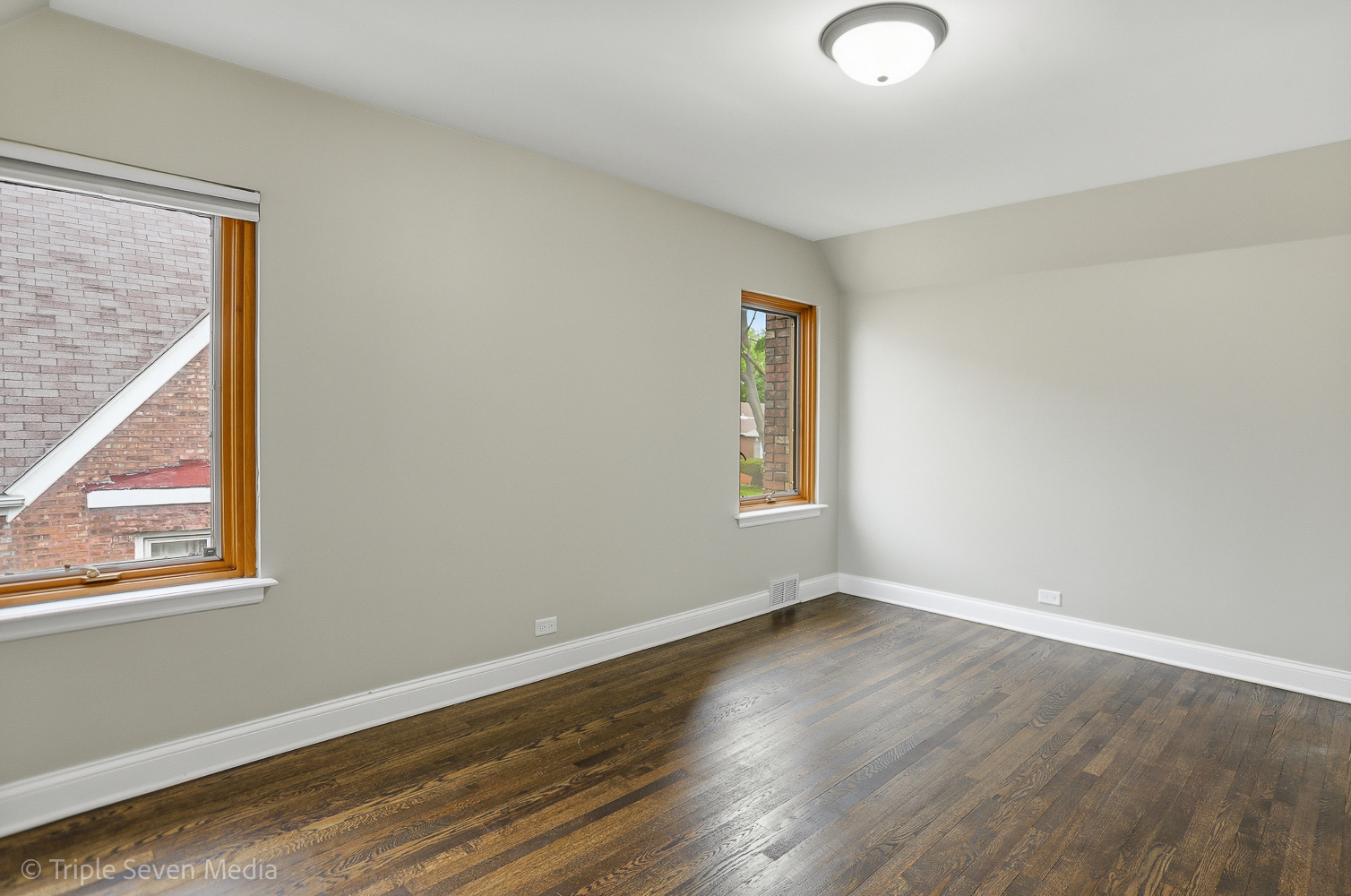 8034 S Clyde Avenue, Chicago, IL 60617