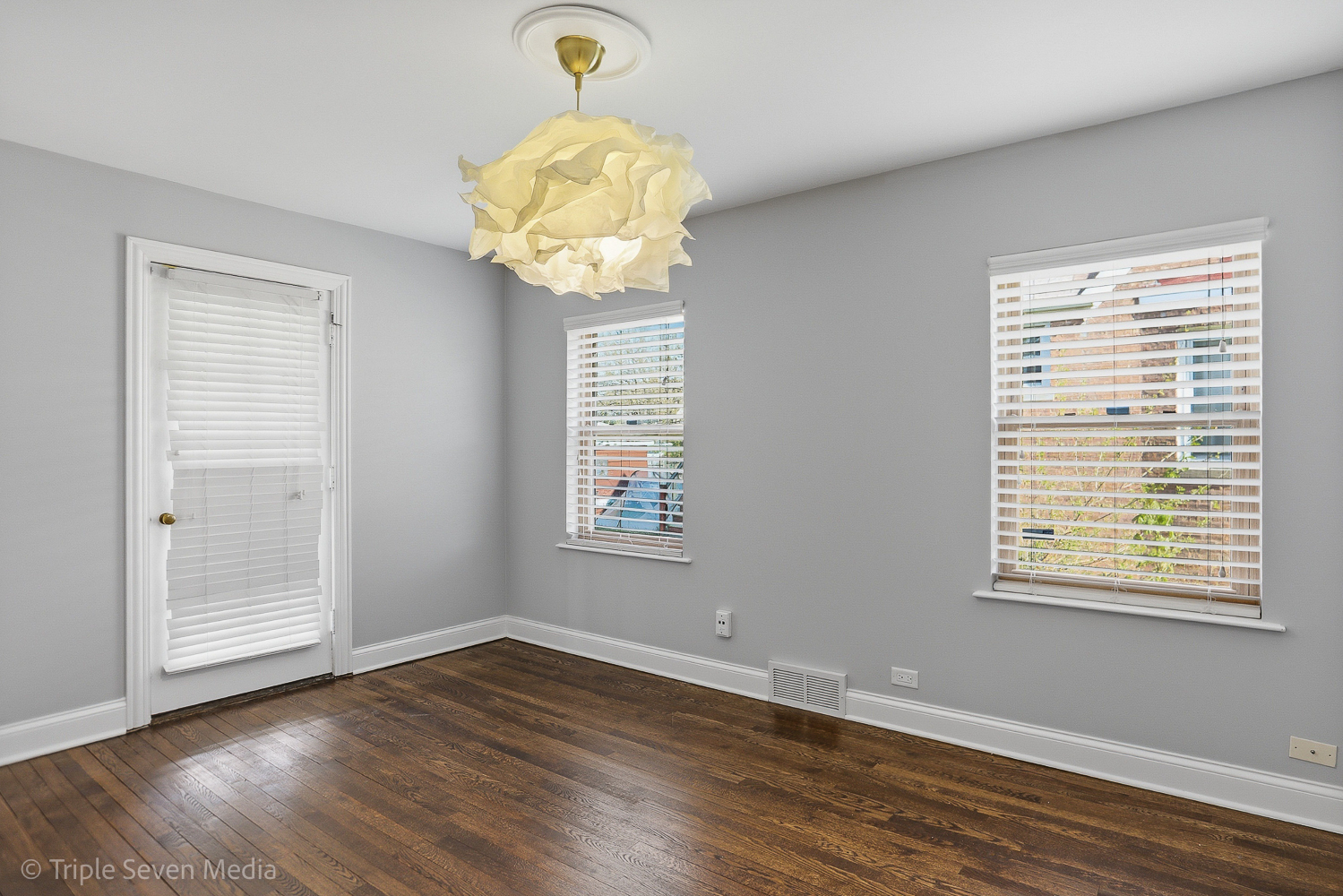 8034 S Clyde Avenue, Chicago, IL 60617