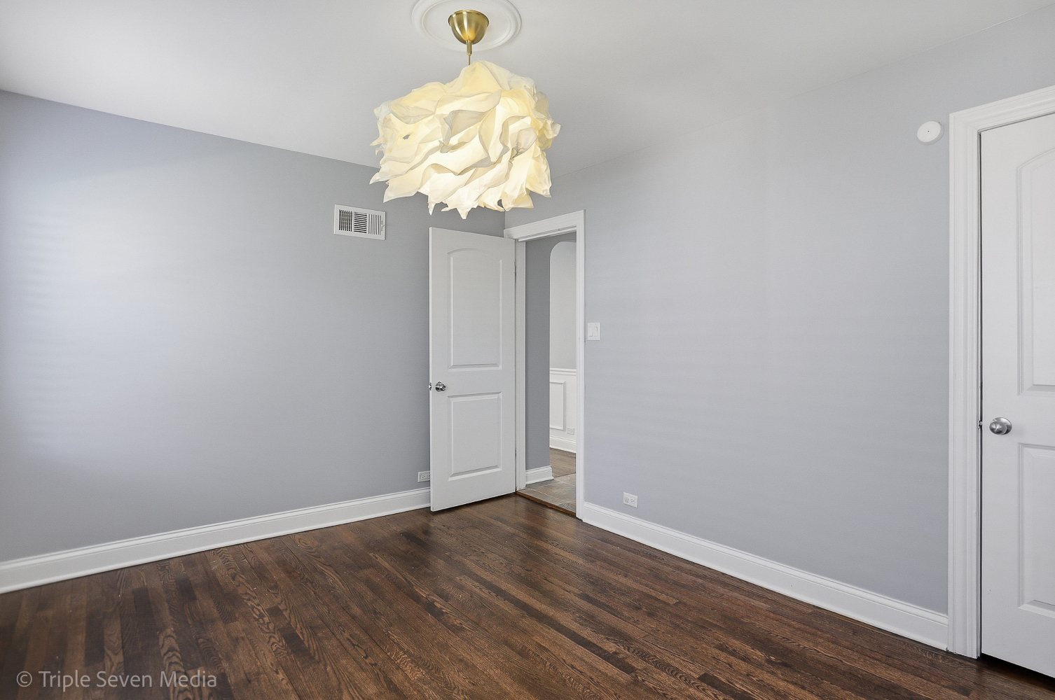 8034 S Clyde Avenue, Chicago, IL 60617