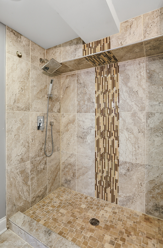 8034 S Clyde Avenue, Chicago, IL 60617