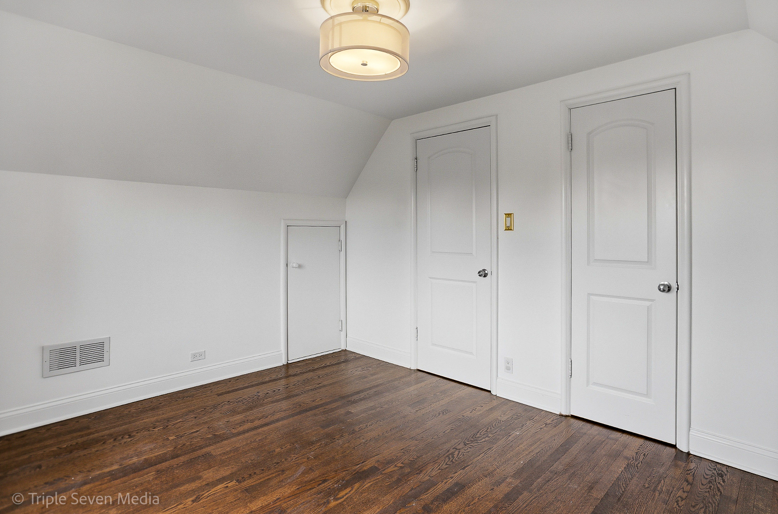 8034 S Clyde Avenue, Chicago, IL 60617