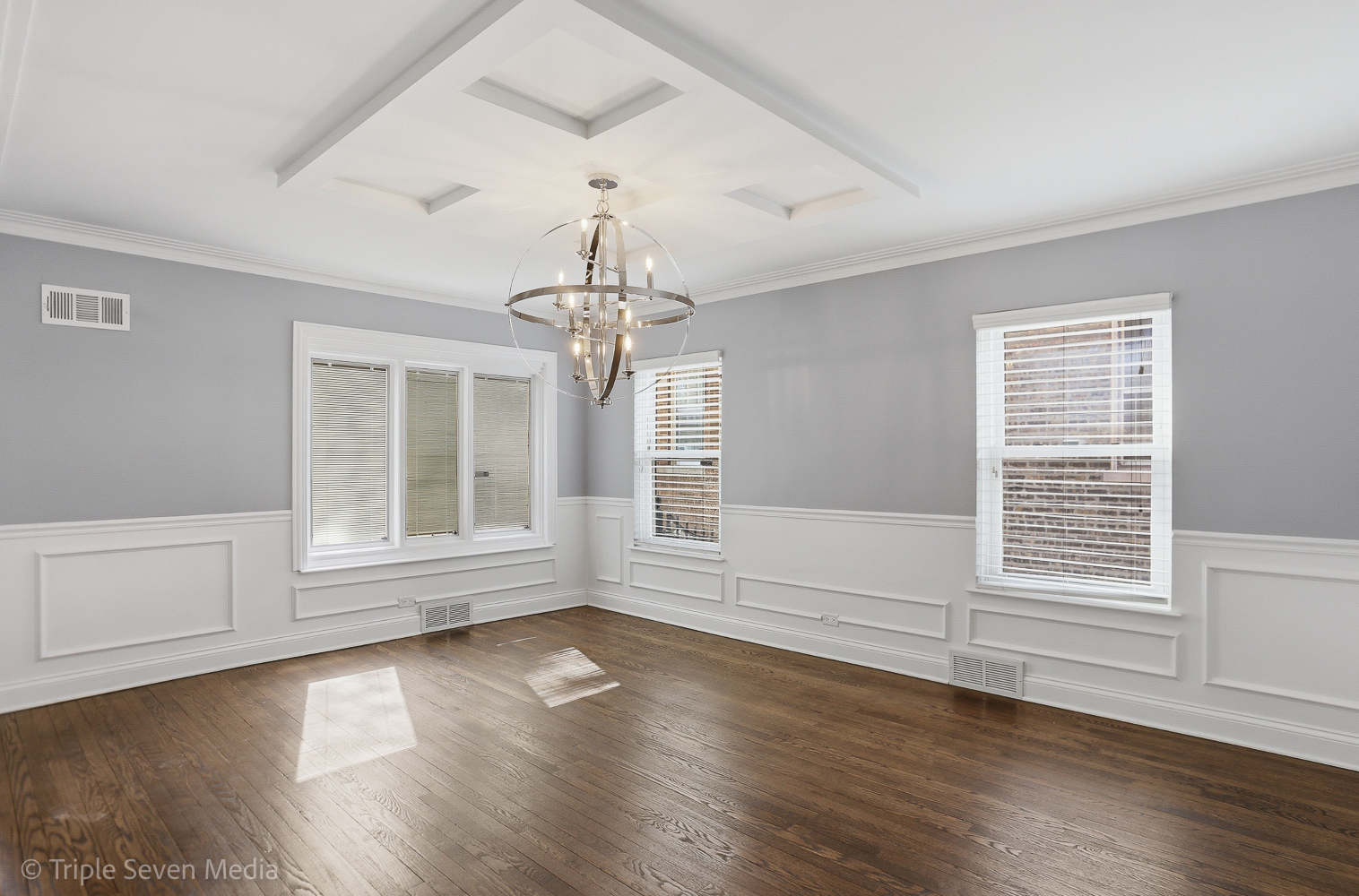 8034 S Clyde Avenue, Chicago, IL 60617