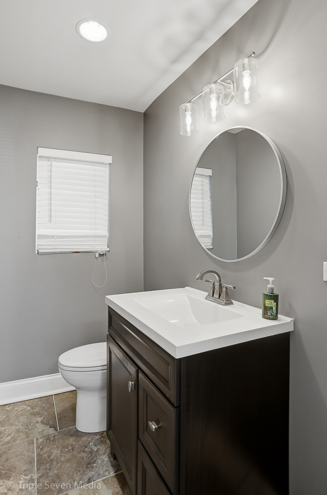 8034 S Clyde Avenue, Chicago, IL 60617