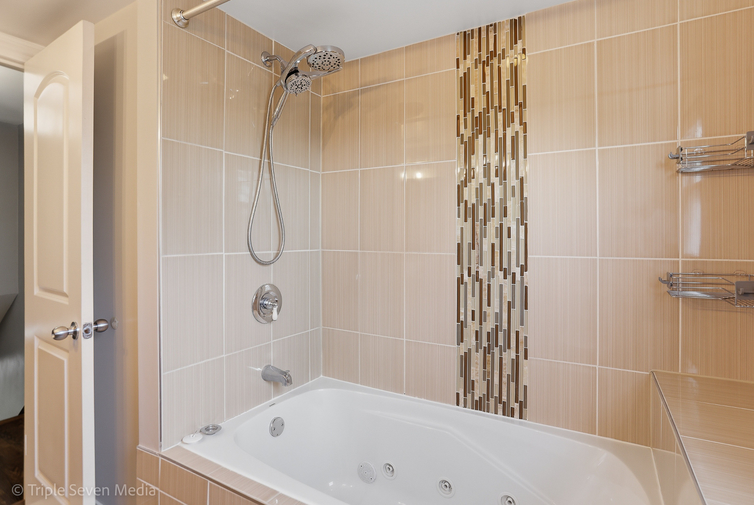 8034 S Clyde Avenue, Chicago, IL 60617