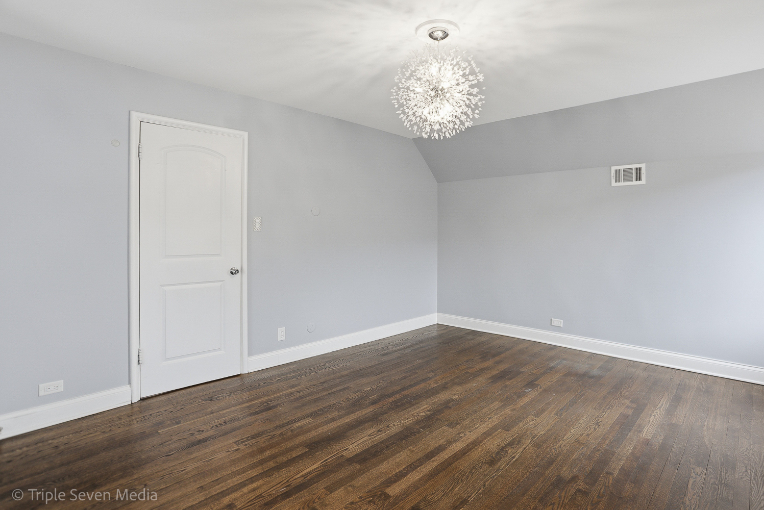 8034 S Clyde Avenue, Chicago, IL 60617