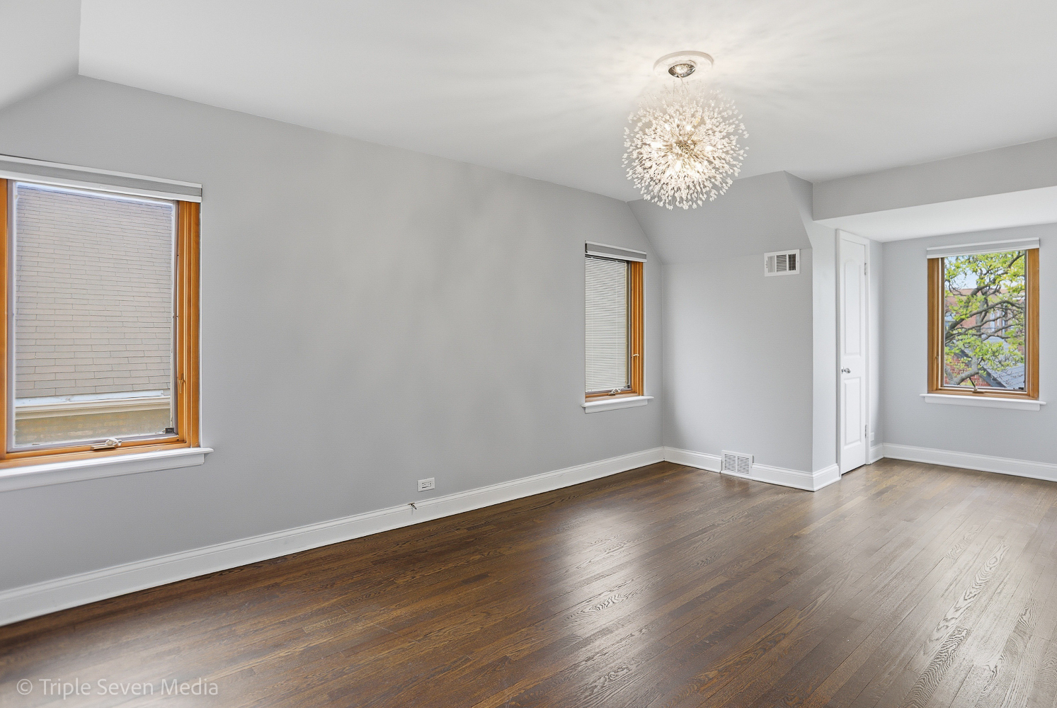 8034 S Clyde Avenue, Chicago, IL 60617