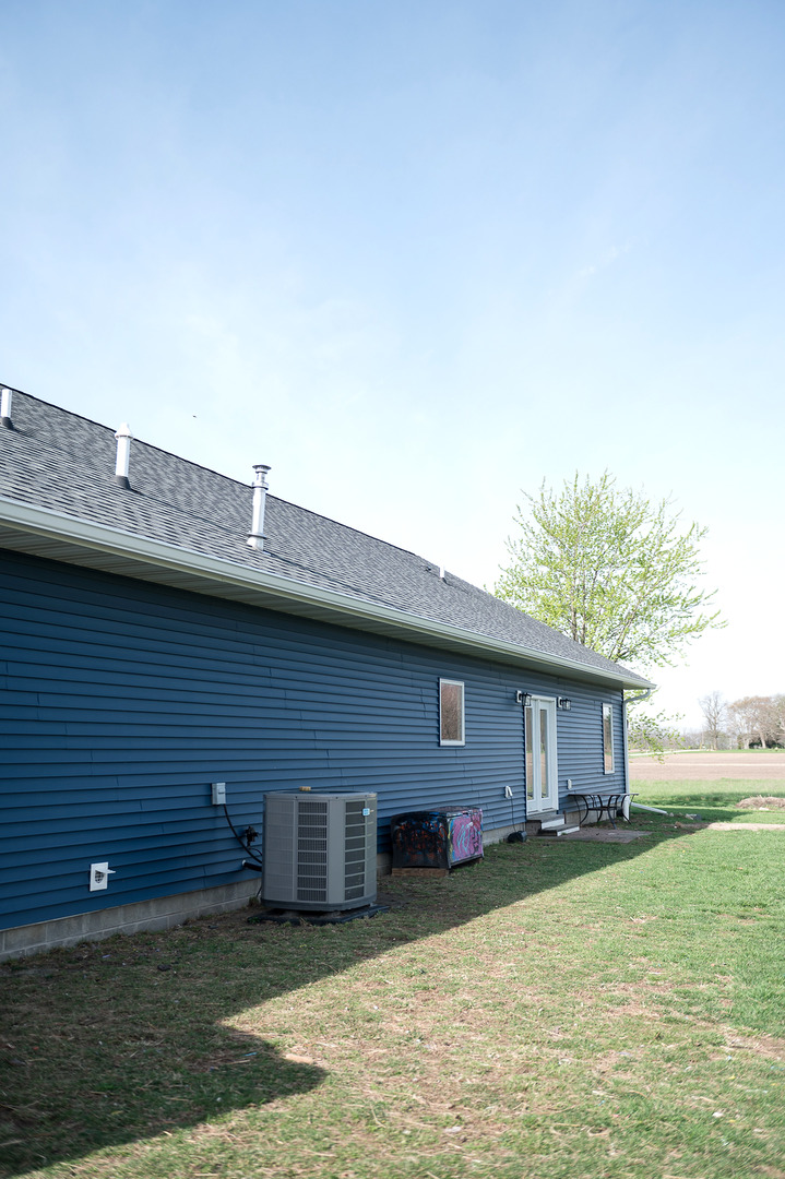 466 County Road 100, Sadorus, IL 61872