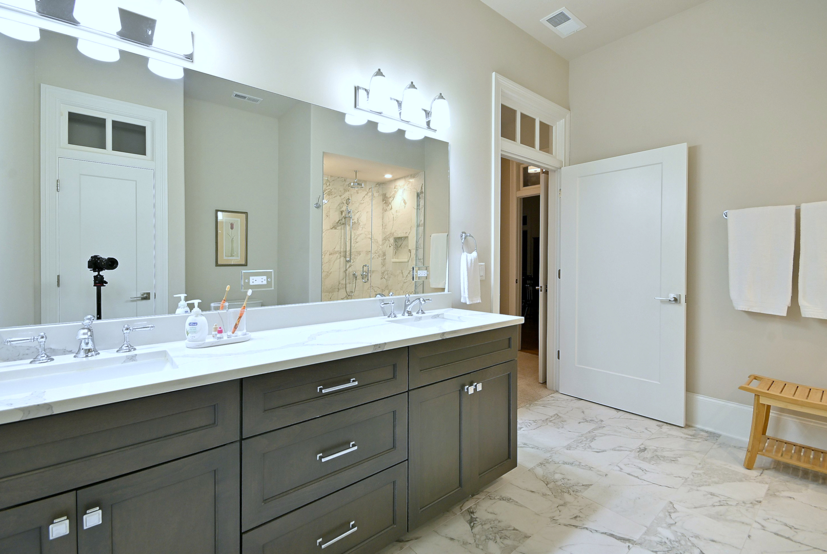 105 S Cottage Hill Avenue #206, Elmhurst, IL 60126