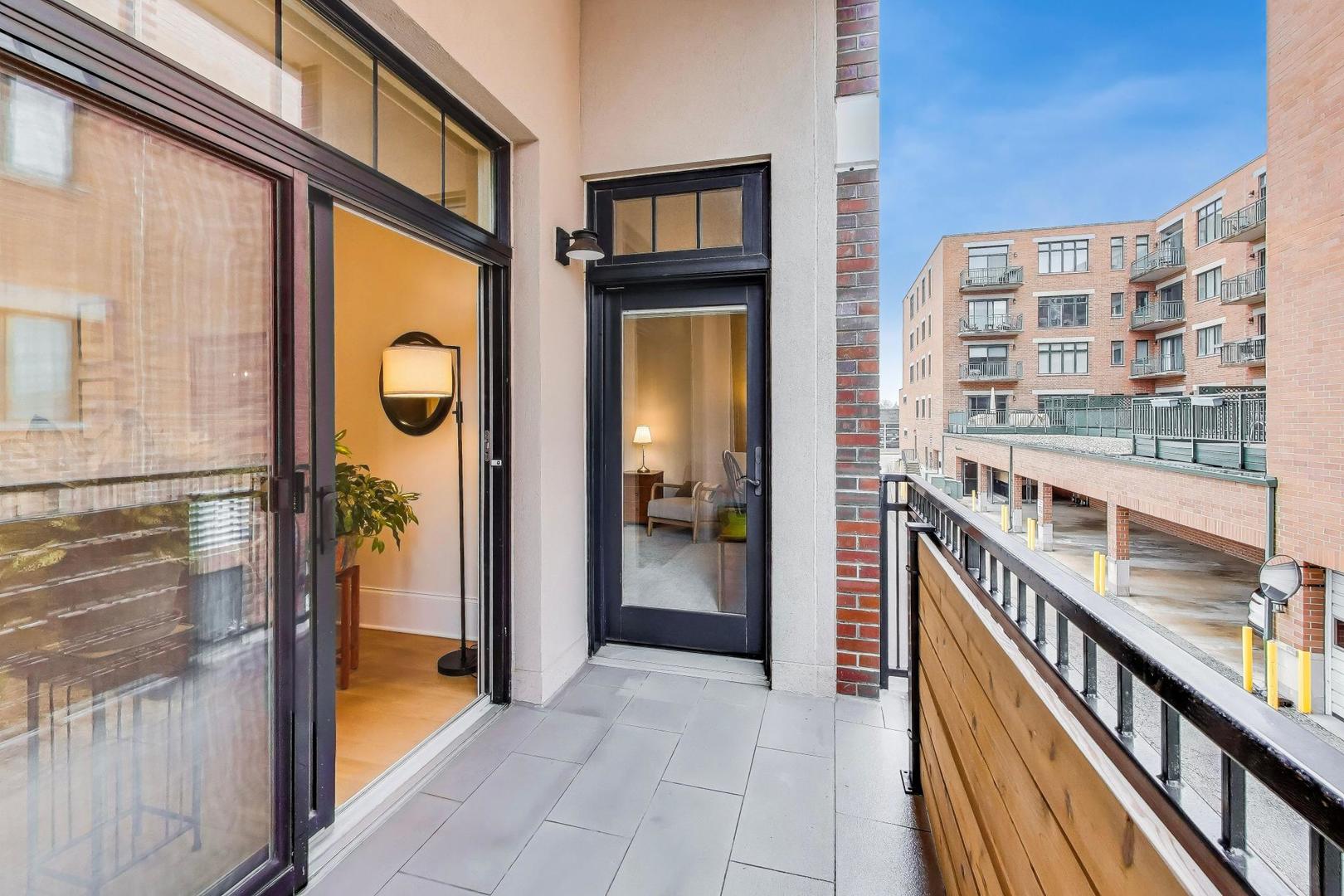 105 S Cottage Hill Avenue #206, Elmhurst, IL 60126