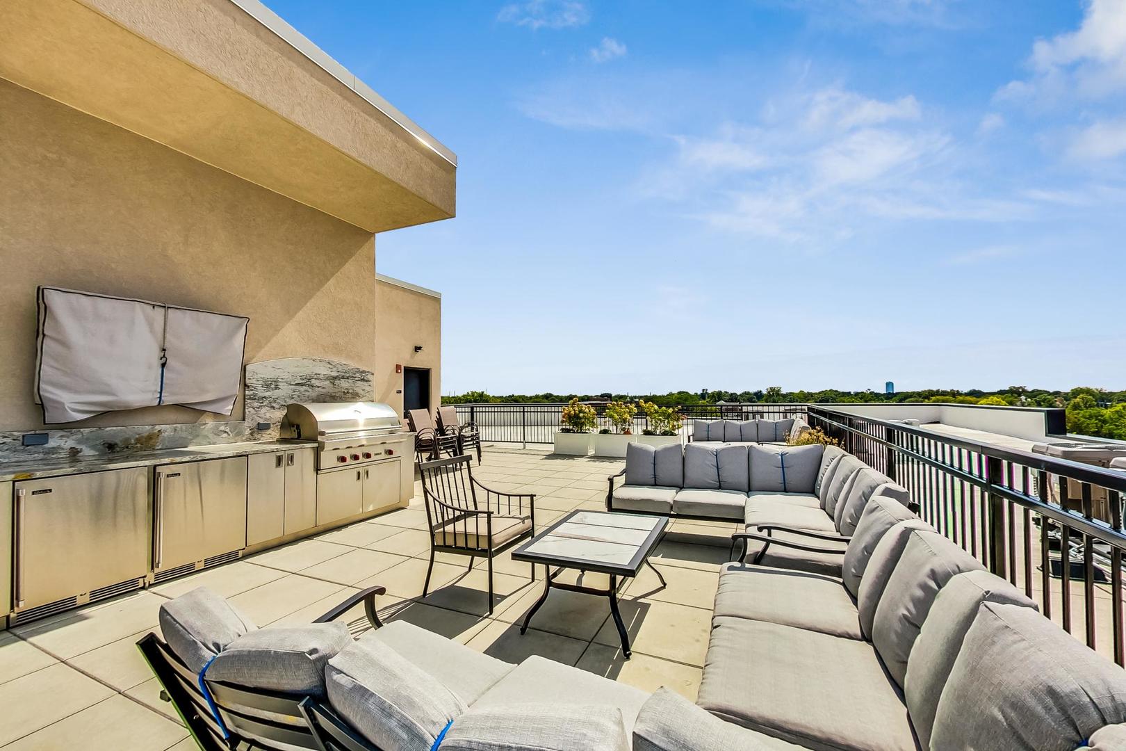 105 S Cottage Hill Avenue #206, Elmhurst, IL 60126