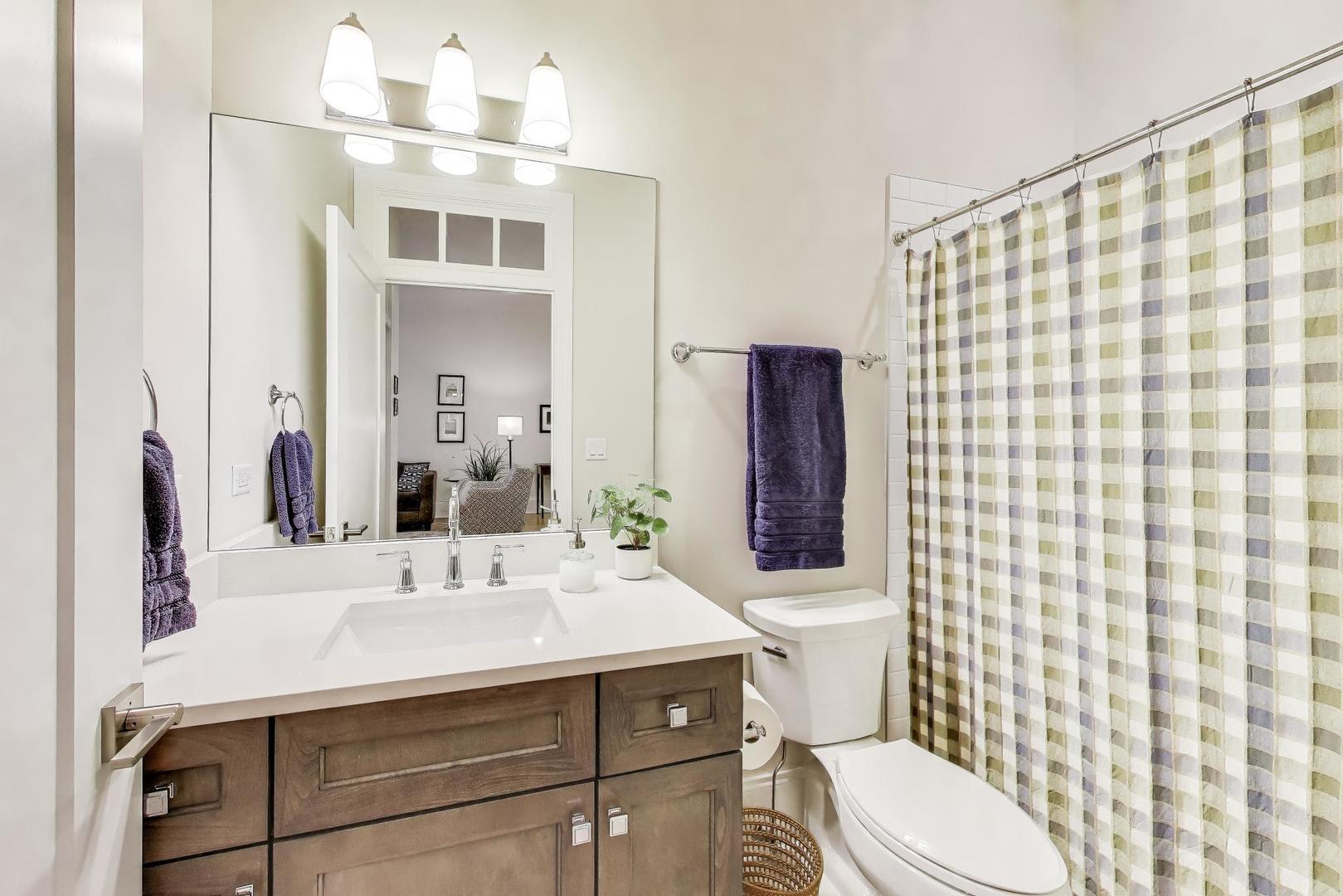 105 S Cottage Hill Avenue #206, Elmhurst, IL 60126