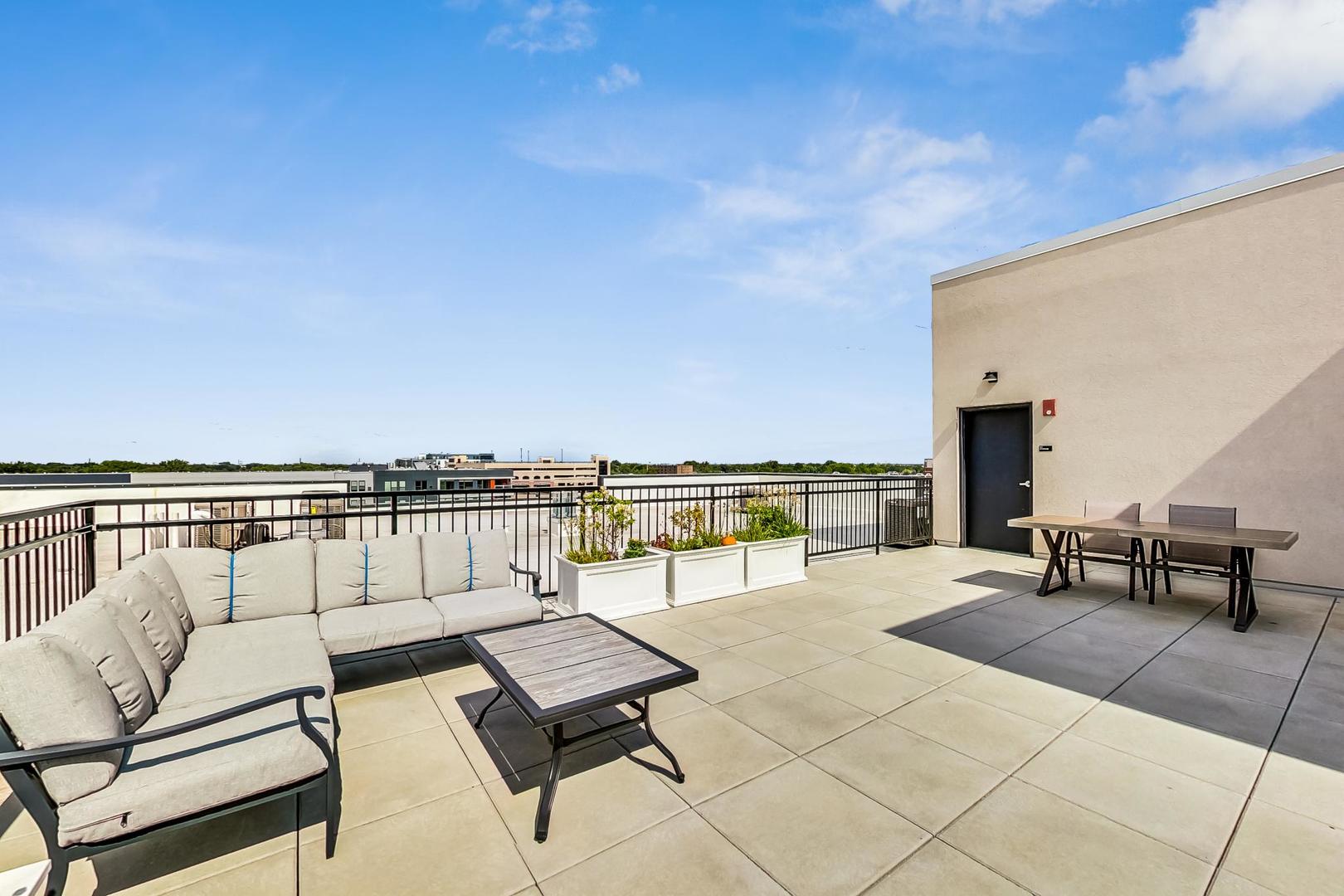 105 S Cottage Hill Avenue #206, Elmhurst, IL 60126