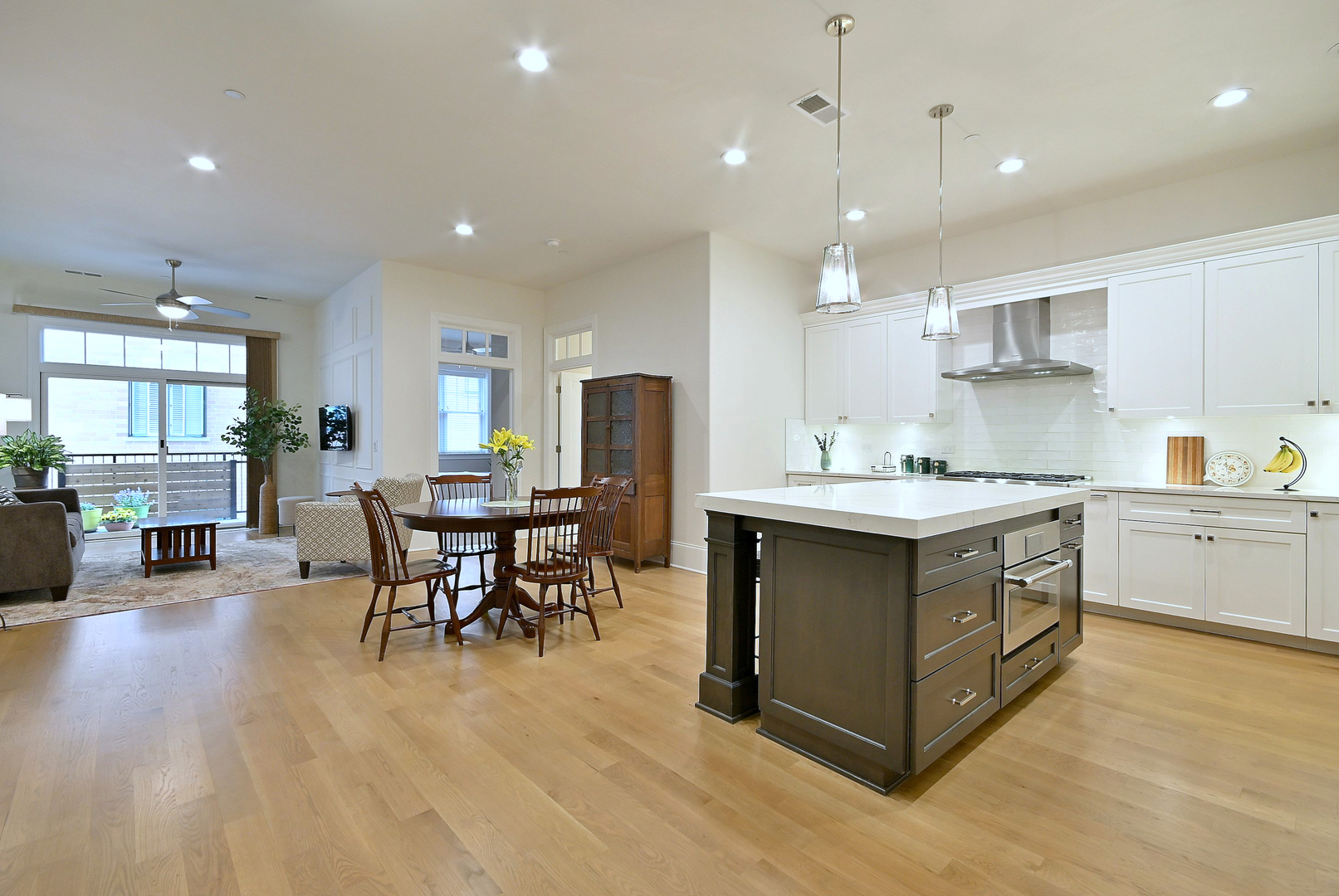 105 S Cottage Hill Avenue #206, Elmhurst, IL 60126