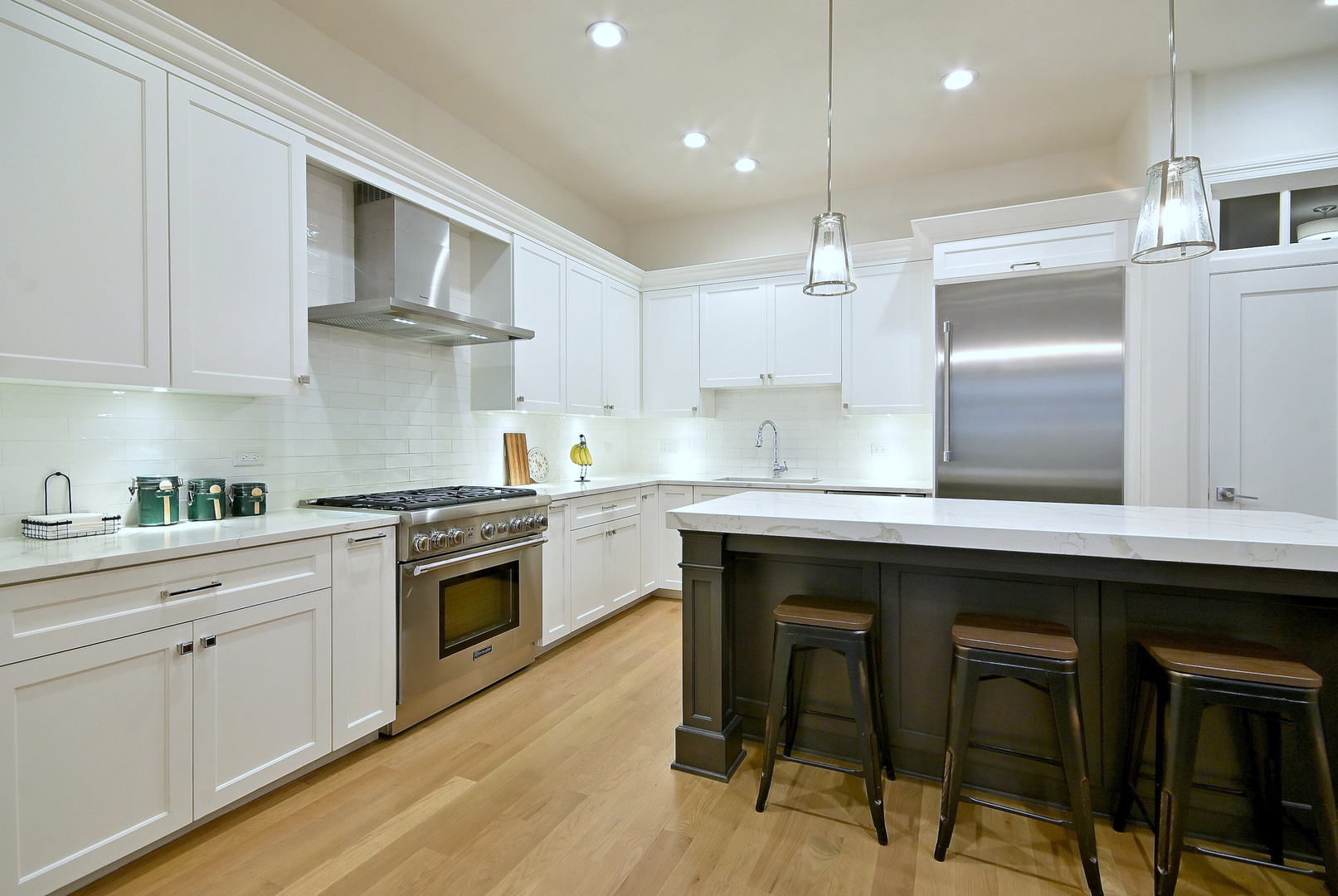 105 S Cottage Hill Avenue #206, Elmhurst, IL 60126