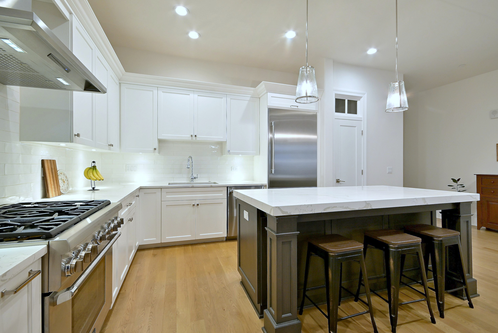 105 S Cottage Hill Avenue #206, Elmhurst, IL 60126