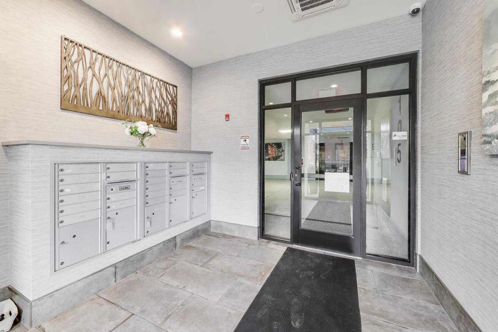 105 S Cottage Hill Avenue #206, Elmhurst, IL 60126