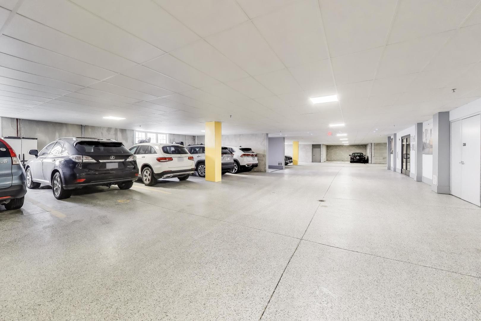 105 S Cottage Hill Avenue #206, Elmhurst, IL 60126