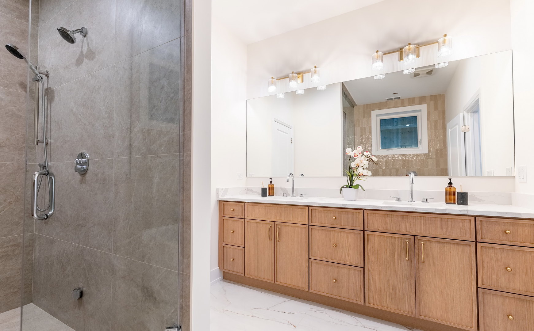 941 N Winchester Avenue #1, Chicago, IL 60622