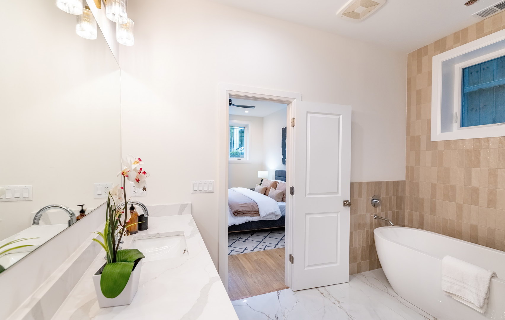 941 N Winchester Avenue #1, Chicago, IL 60622