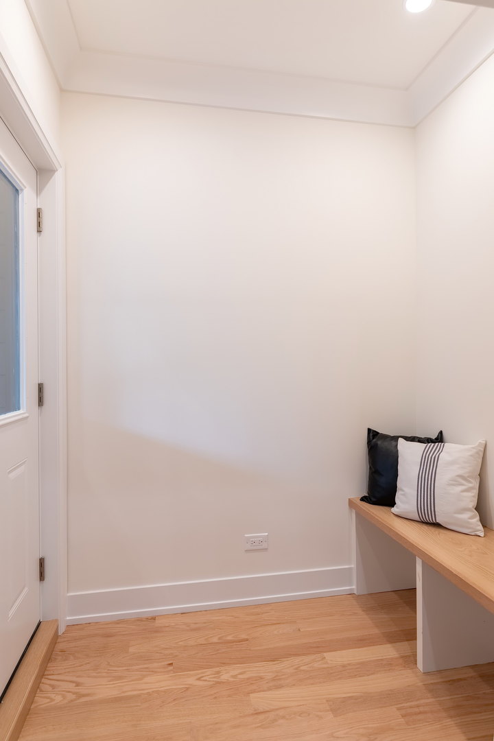 941 N Winchester Avenue #1, Chicago, IL 60622