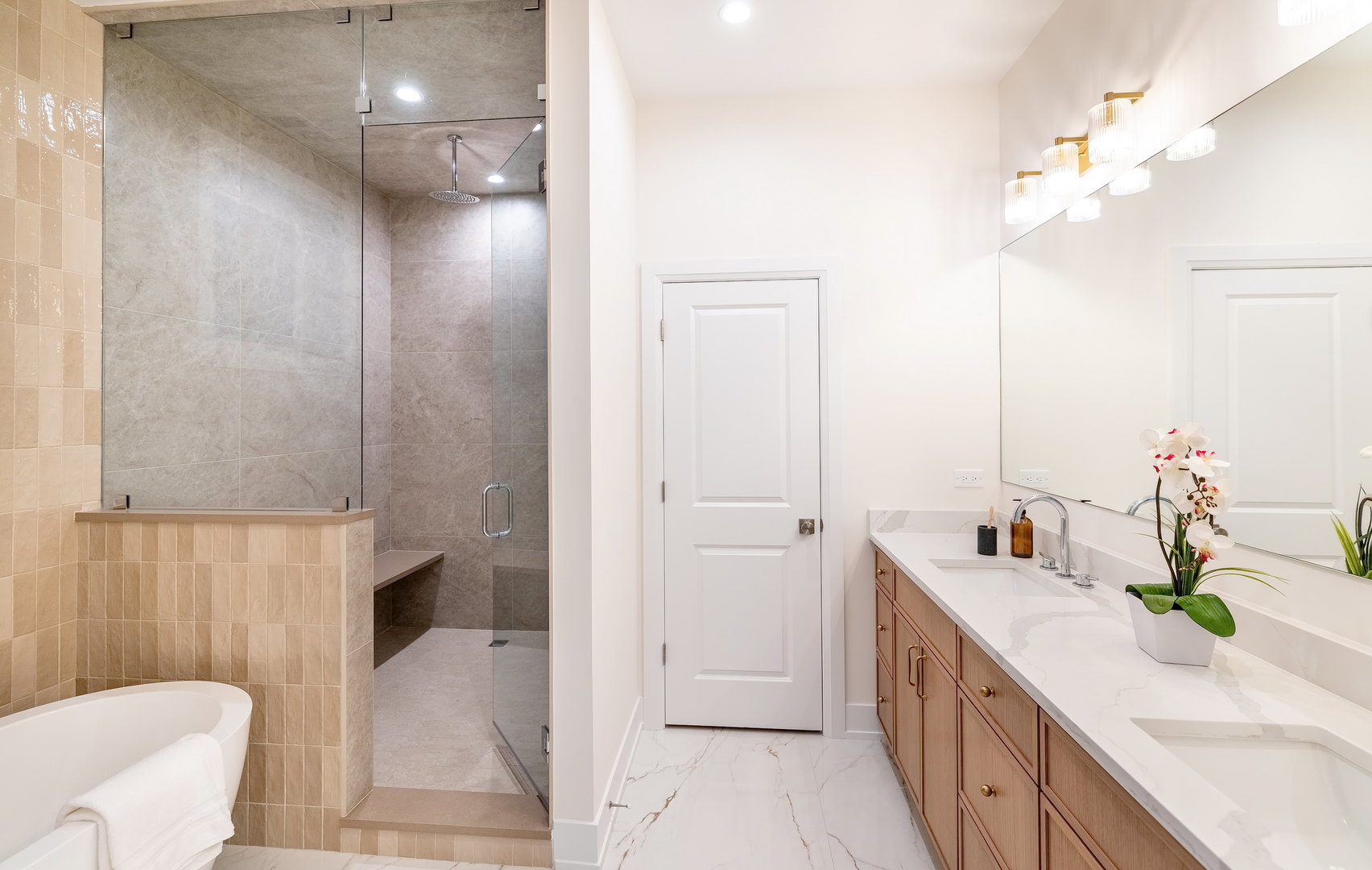 941 N Winchester Avenue #1, Chicago, IL 60622