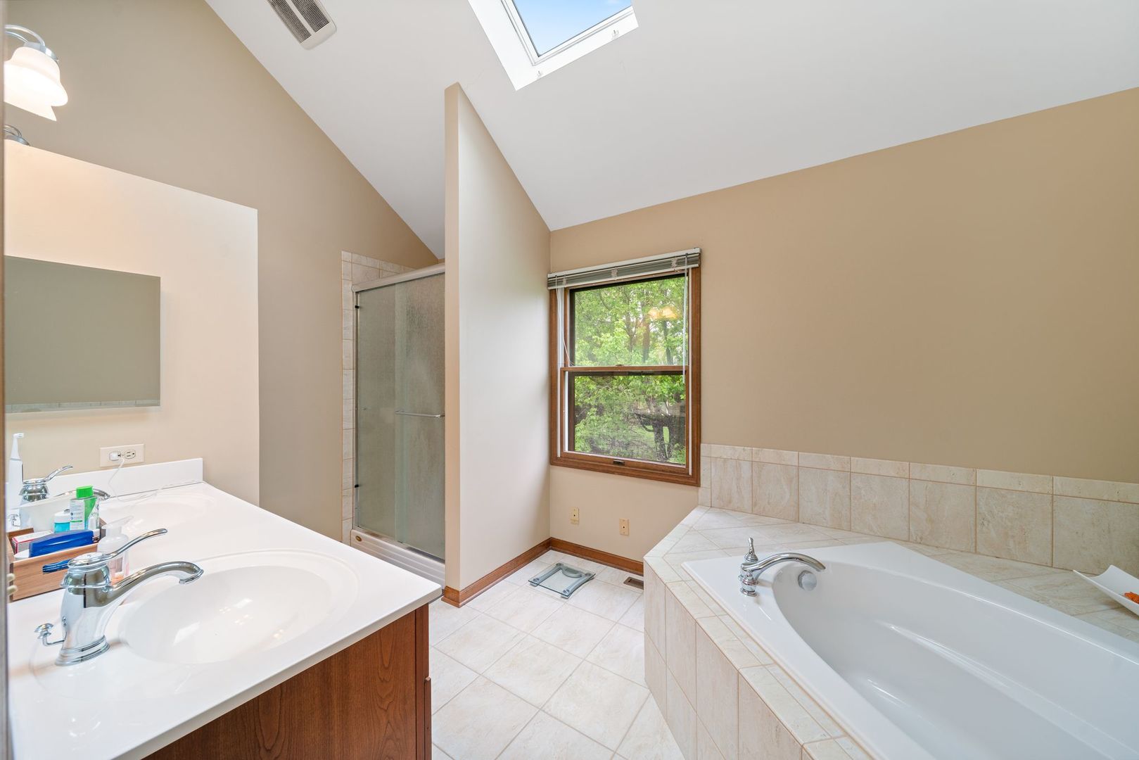 2405 Cimarron Court, Naperville, IL 60565