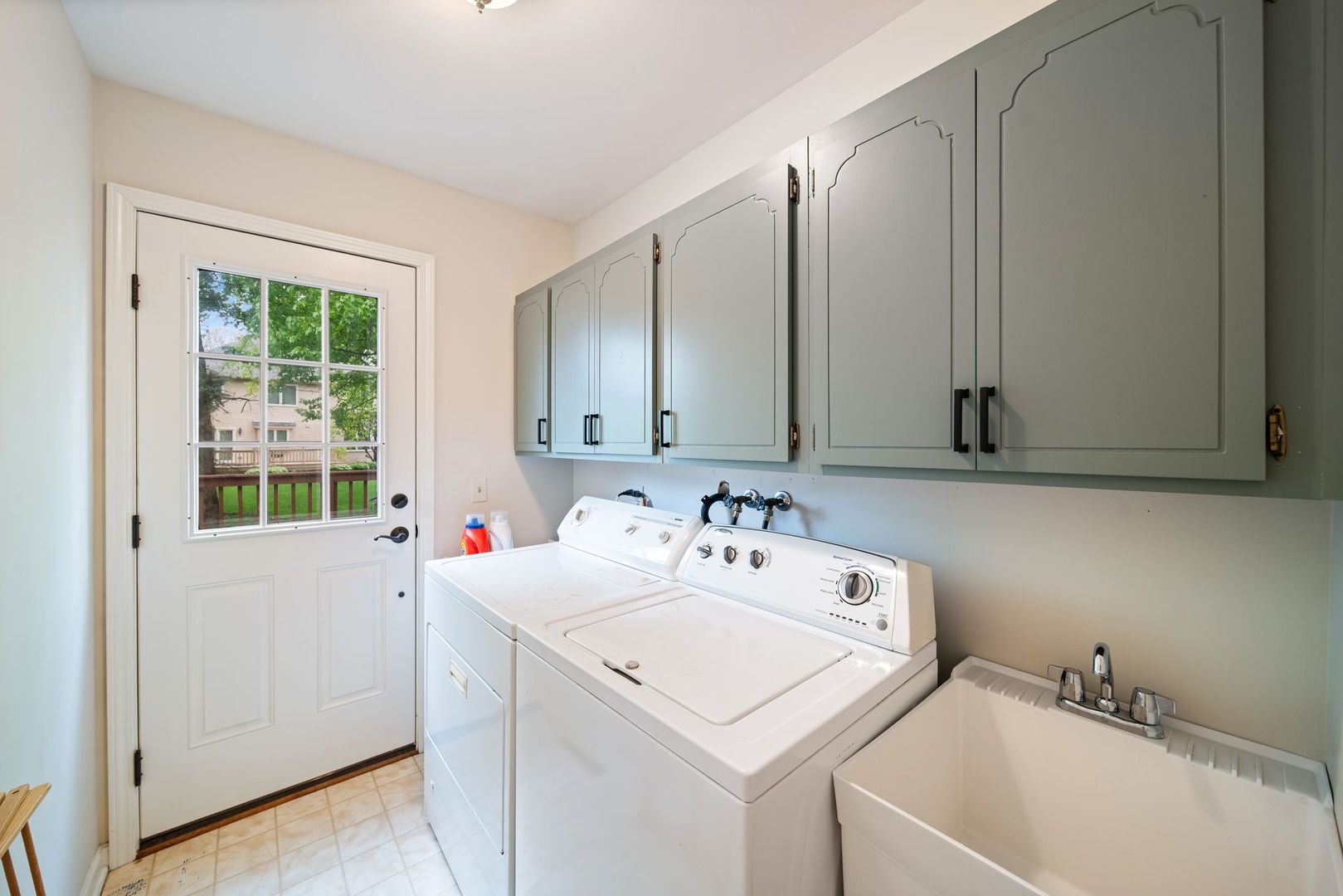 2405 Cimarron Court, Naperville, IL 60565