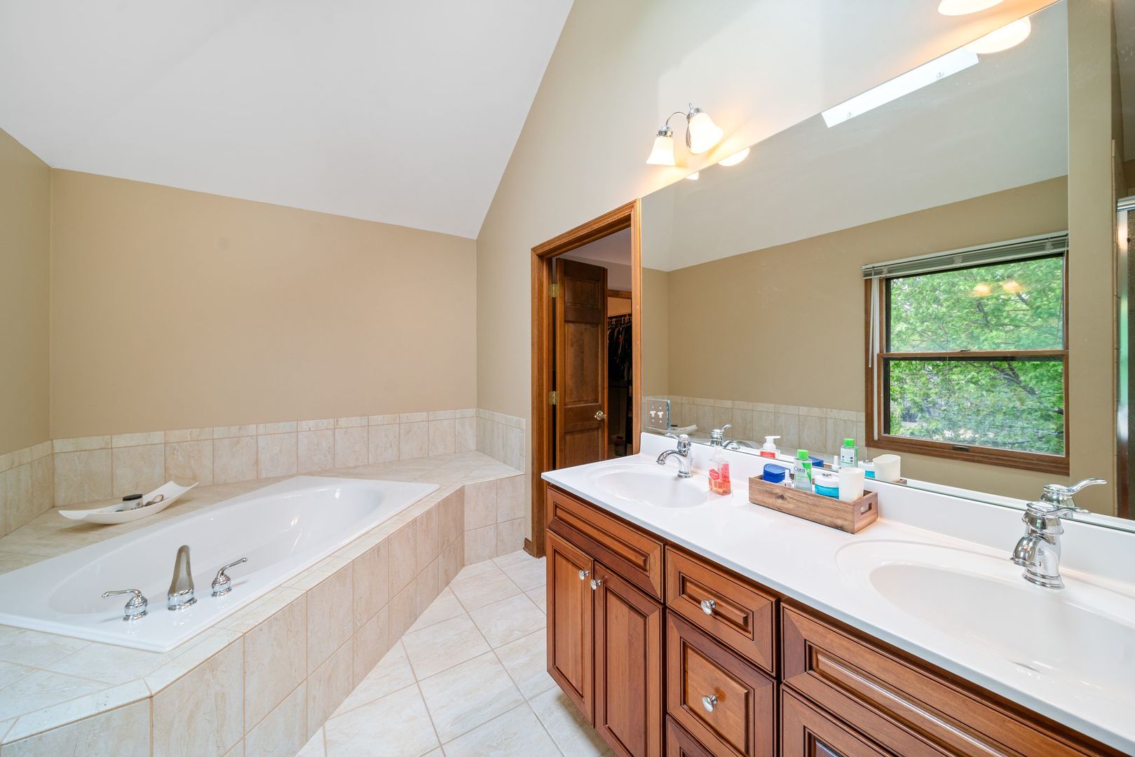 2405 Cimarron Court, Naperville, IL 60565