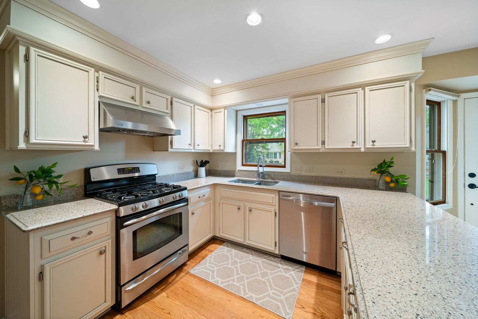 2405 Cimarron Court, Naperville, IL 60565
