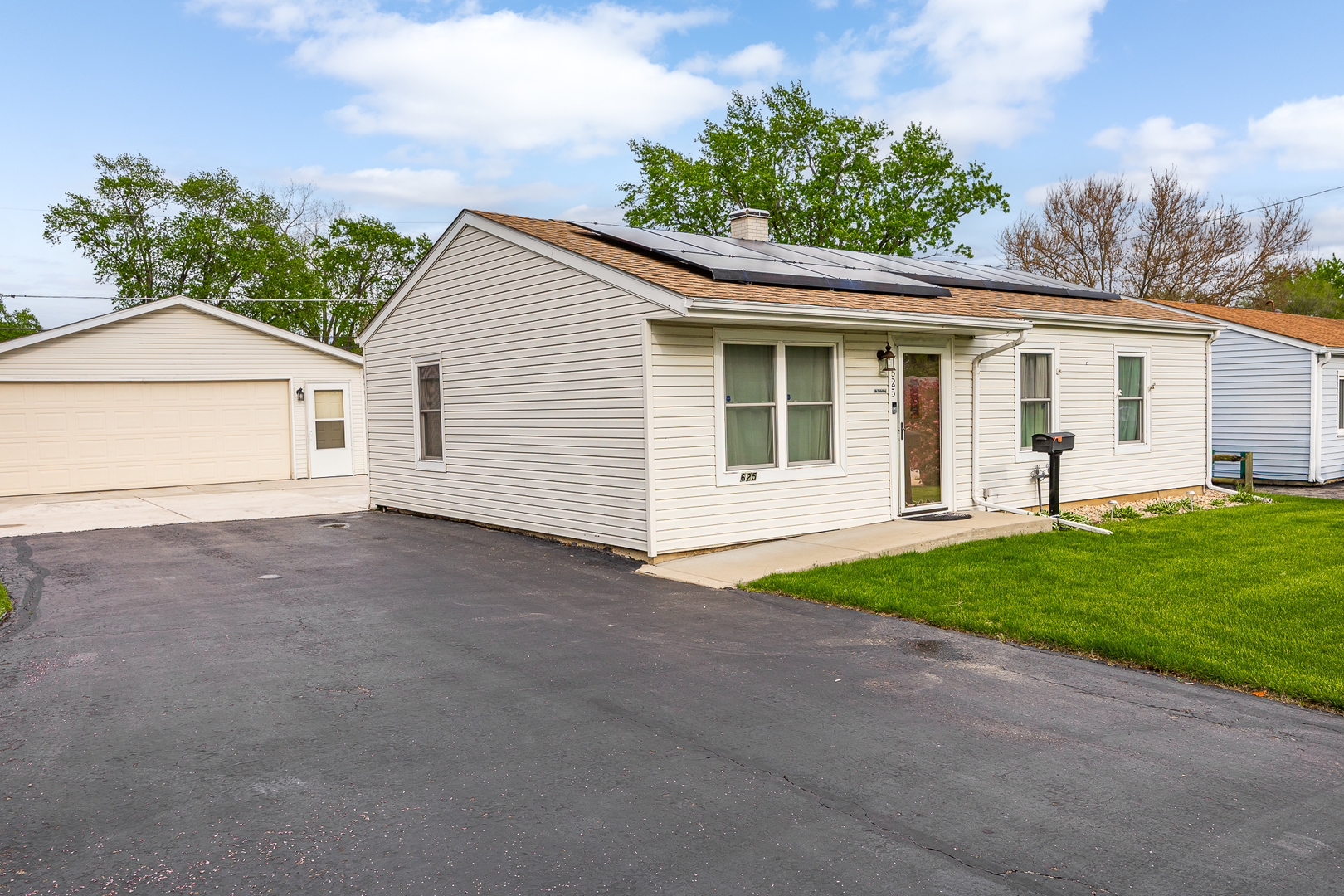 625 Lynn Avenue, Romeoville, IL 60446