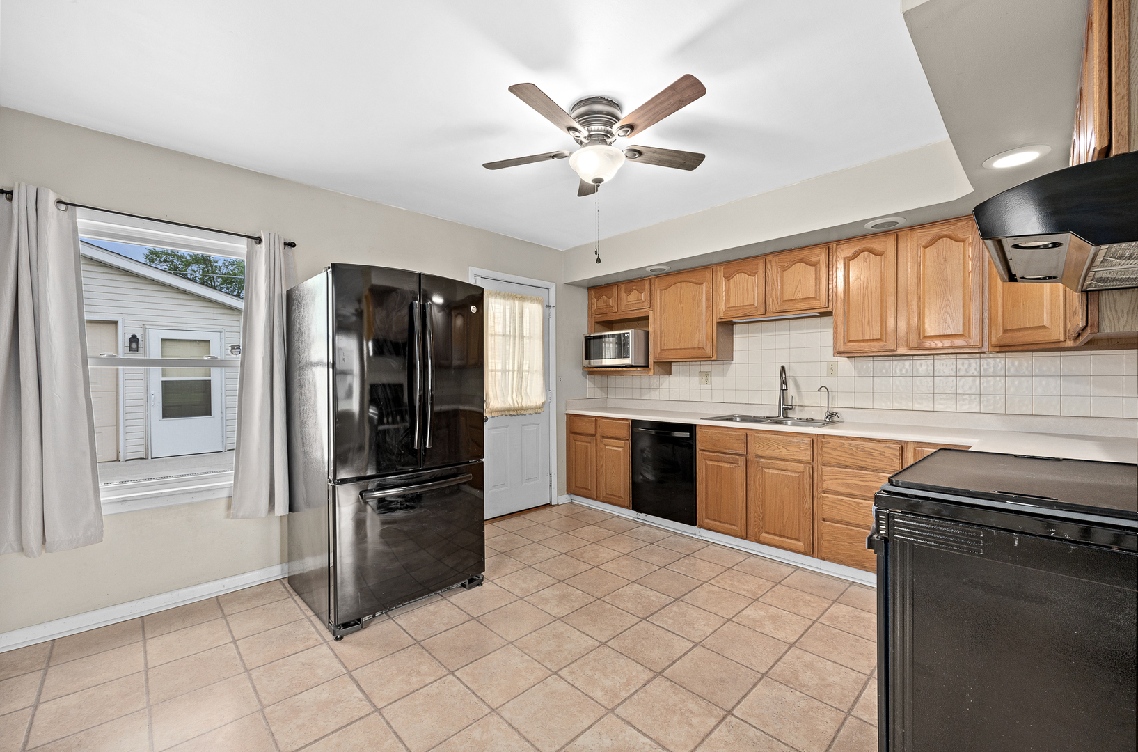 625 Lynn Avenue, Romeoville, IL 60446