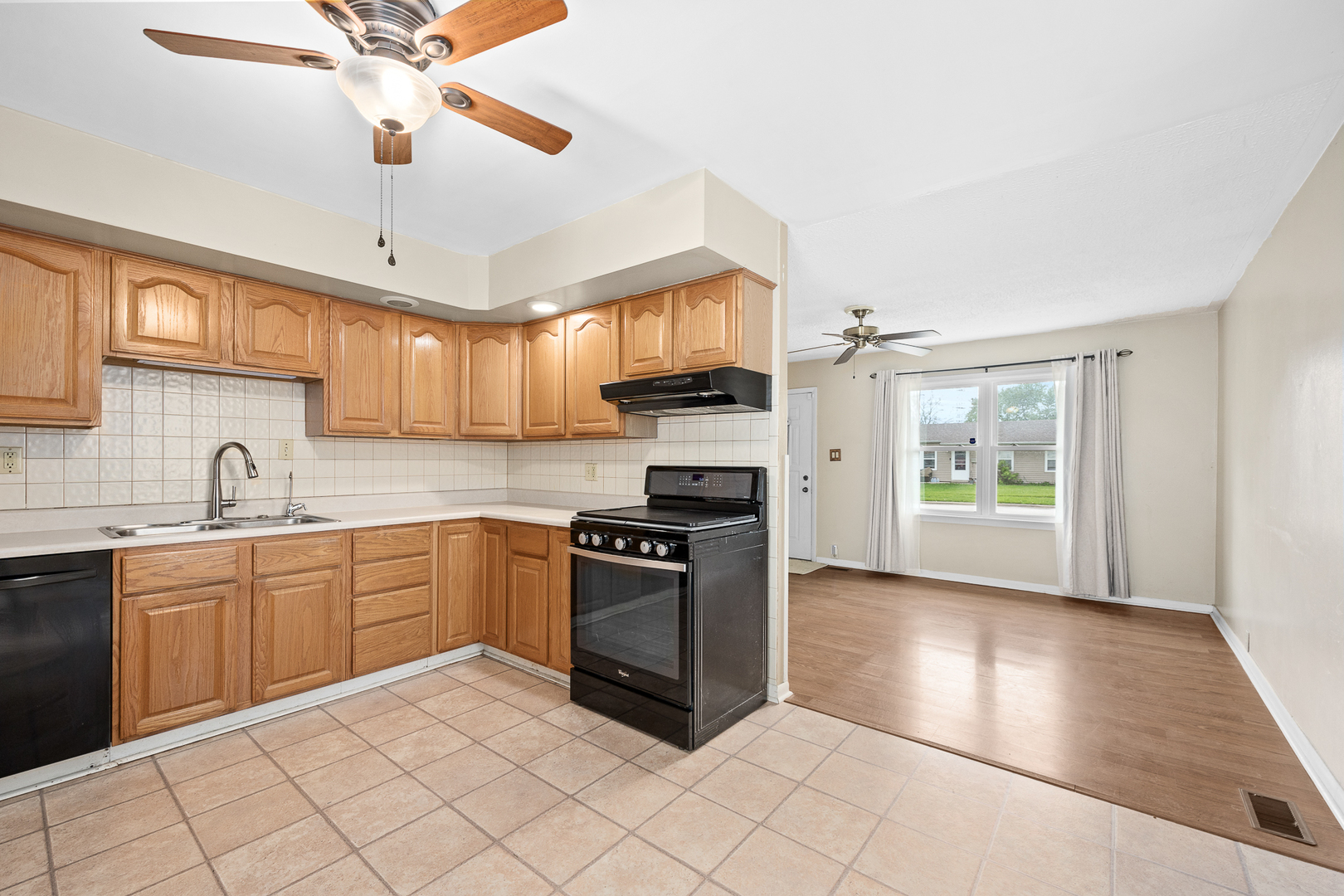 625 Lynn Avenue, Romeoville, IL 60446