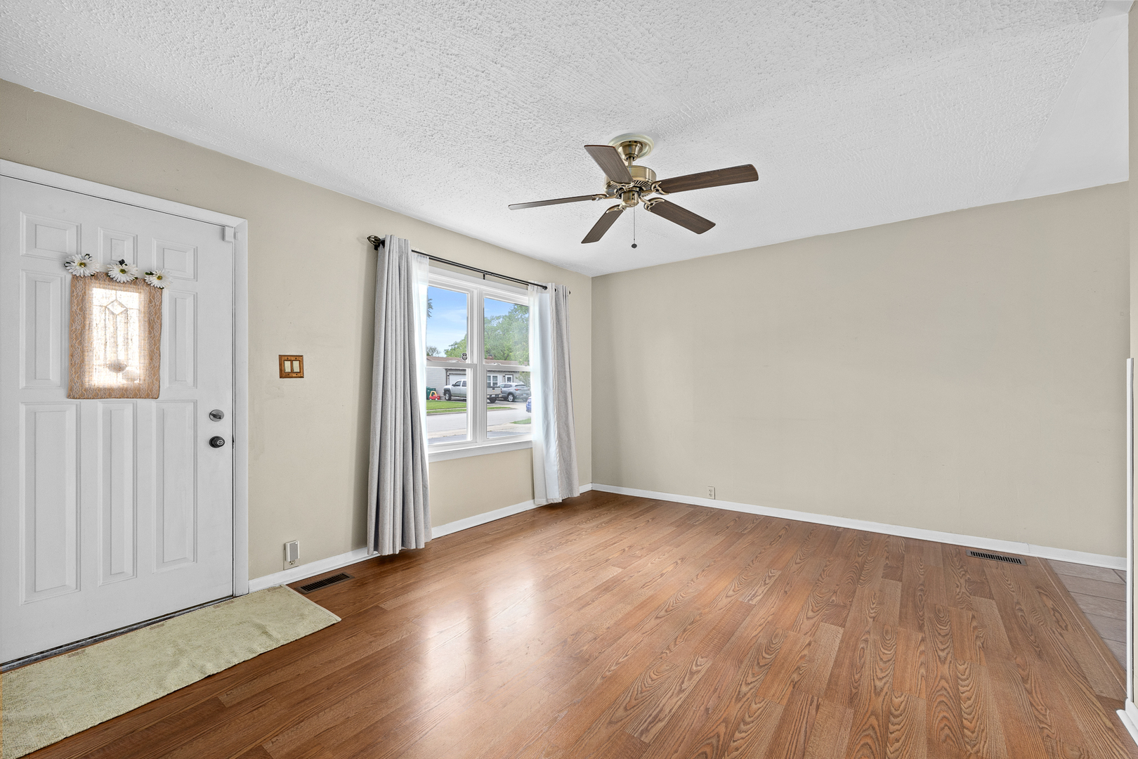 625 Lynn Avenue, Romeoville, IL 60446