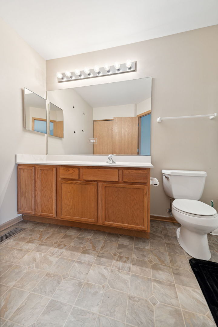 640 Lincoln Station Drive, Oswego, IL 60543