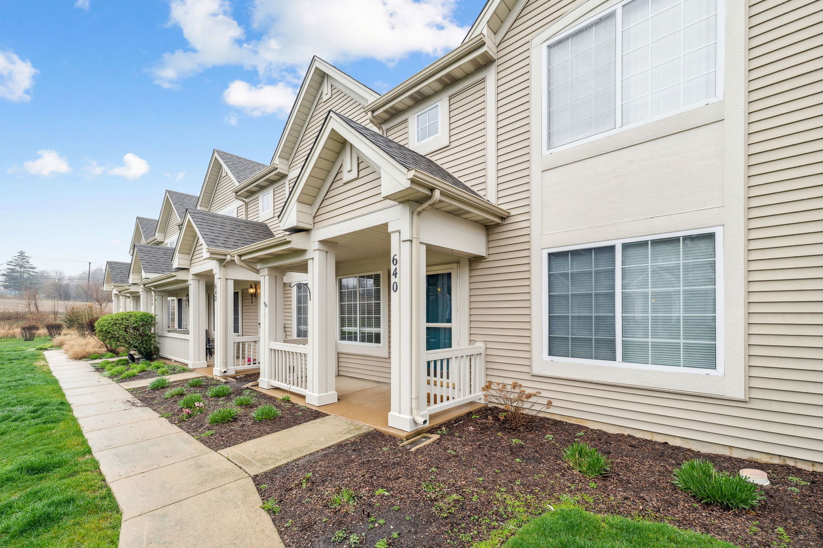 640 Lincoln Station Drive, Oswego, IL 60543