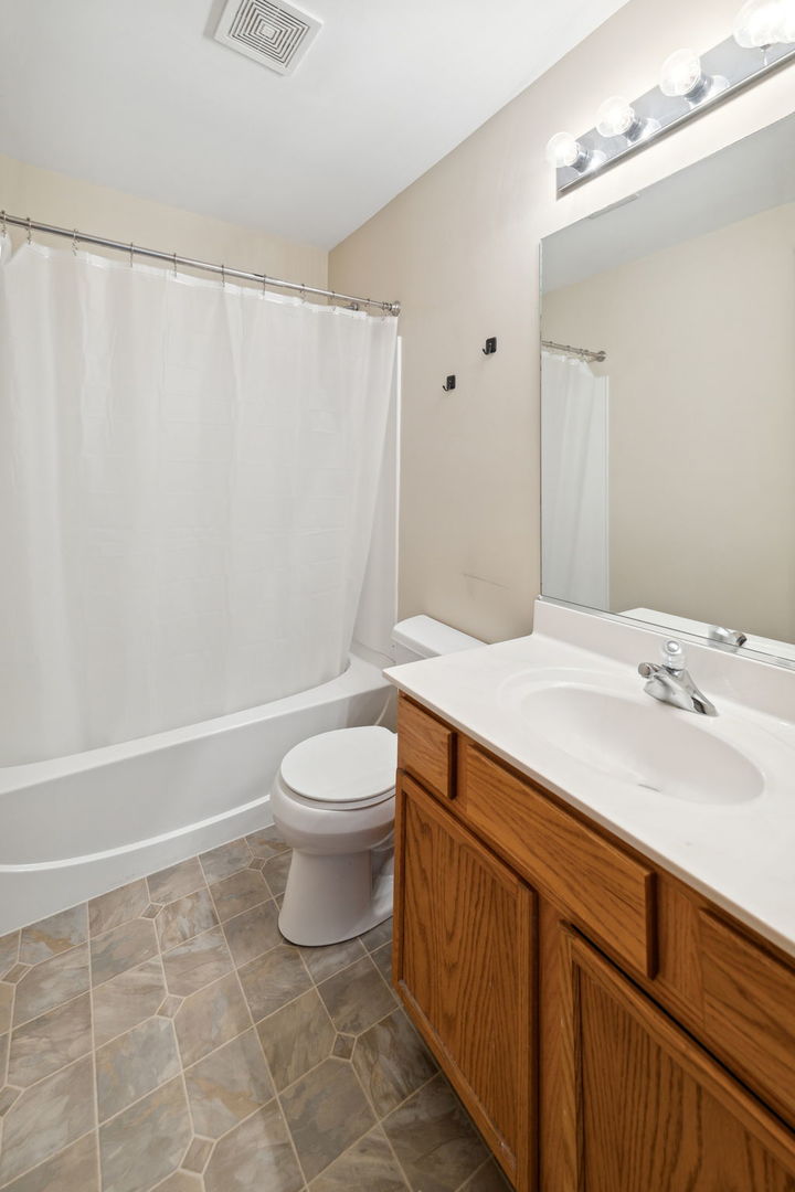 640 Lincoln Station Drive, Oswego, IL 60543