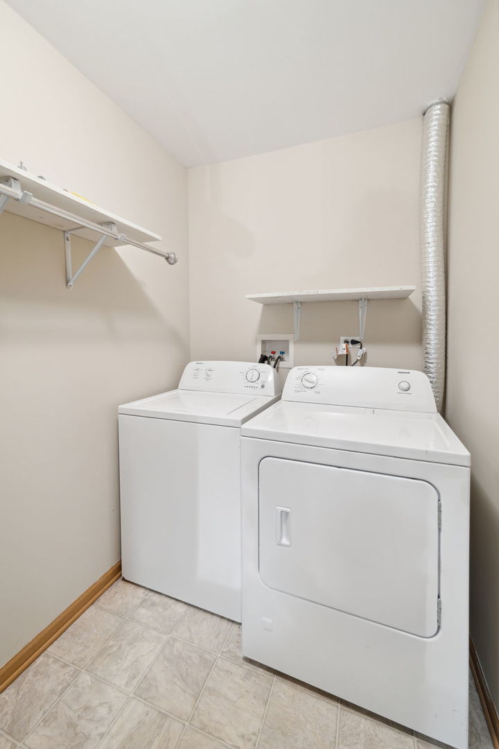 640 Lincoln Station Drive, Oswego, IL 60543