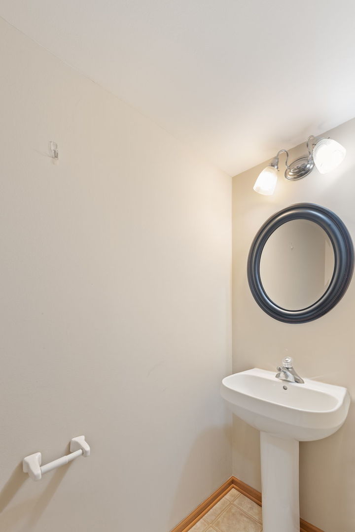 640 Lincoln Station Drive, Oswego, IL 60543