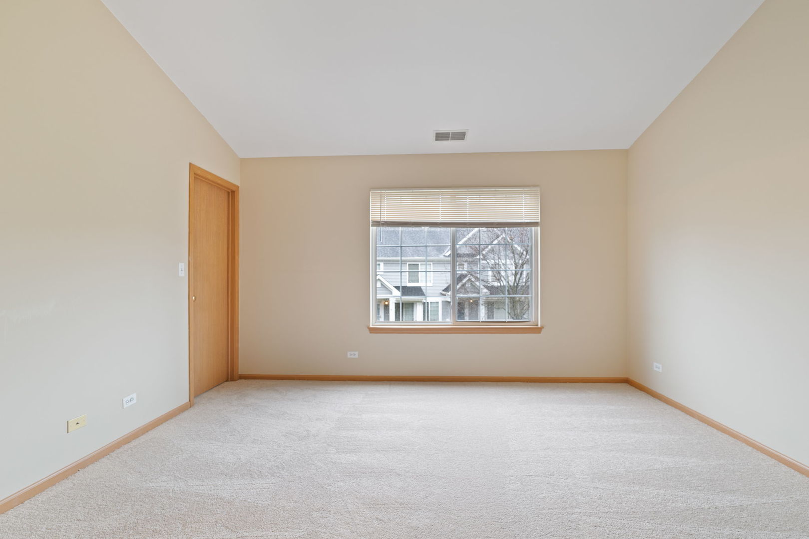 640 Lincoln Station Drive, Oswego, IL 60543