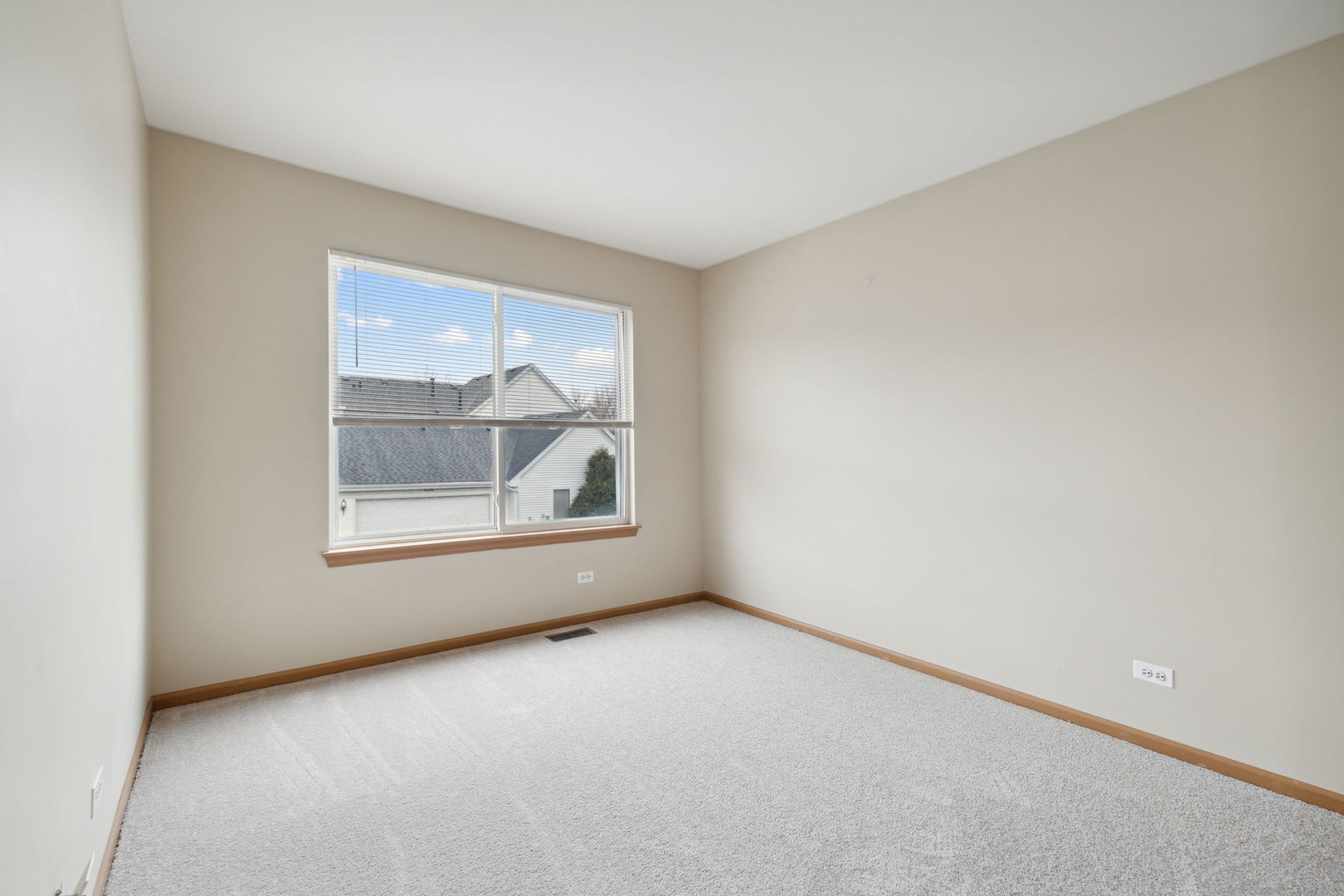 640 Lincoln Station Drive, Oswego, IL 60543