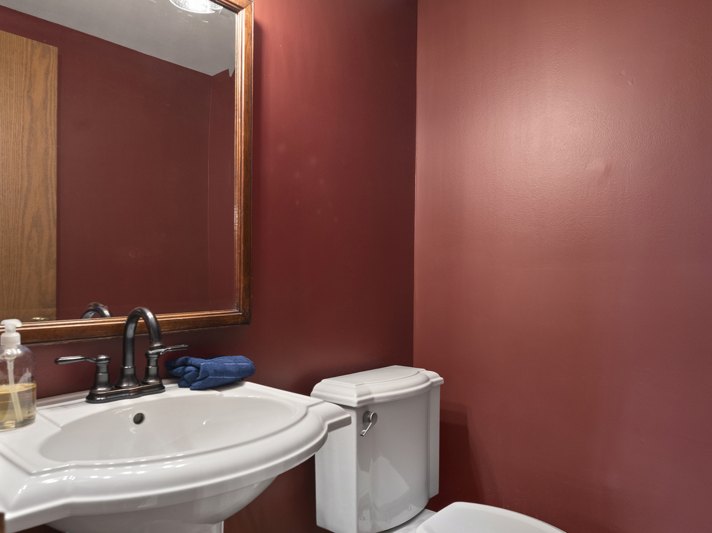 904 Glen Oak Drive, Sleepy Hollow, IL 60118