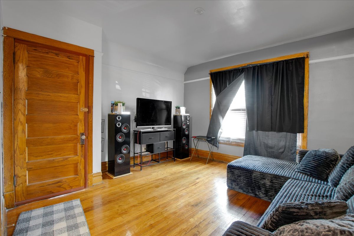 838 N Homan Avenue, Chicago, IL 60651