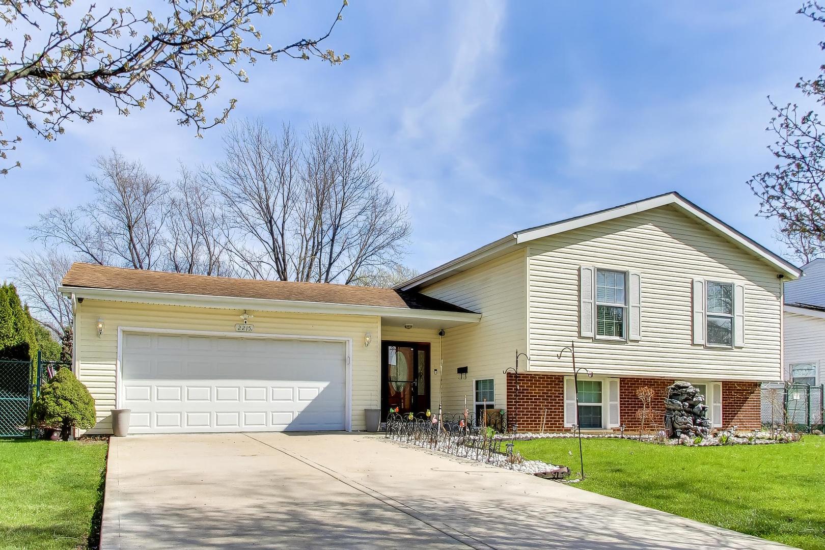 2215 S BRADFORD Drive, Wheaton, IL 60189