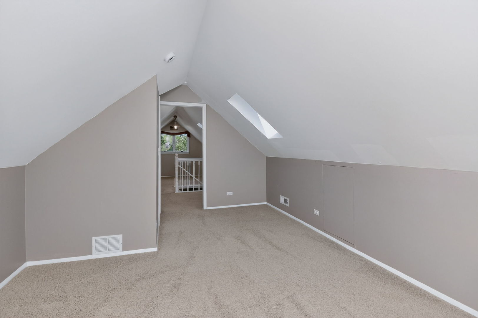 700 E Turner Avenue, Roselle, IL 60172