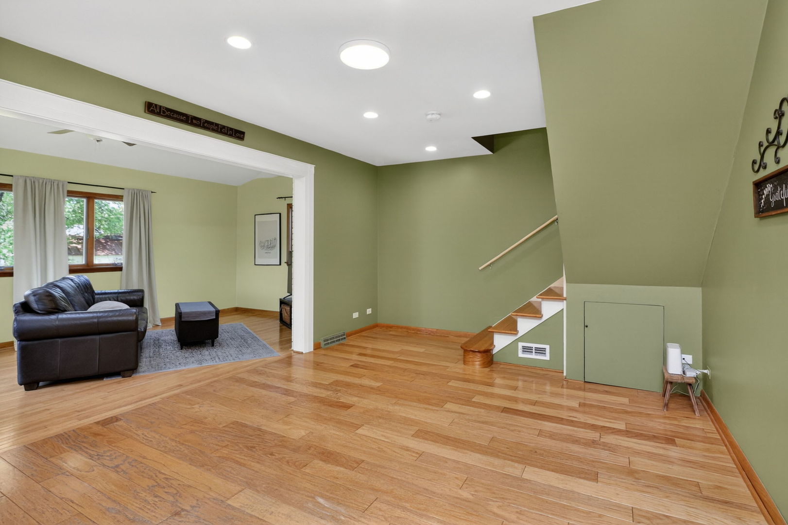 700 E Turner Avenue, Roselle, IL 60172