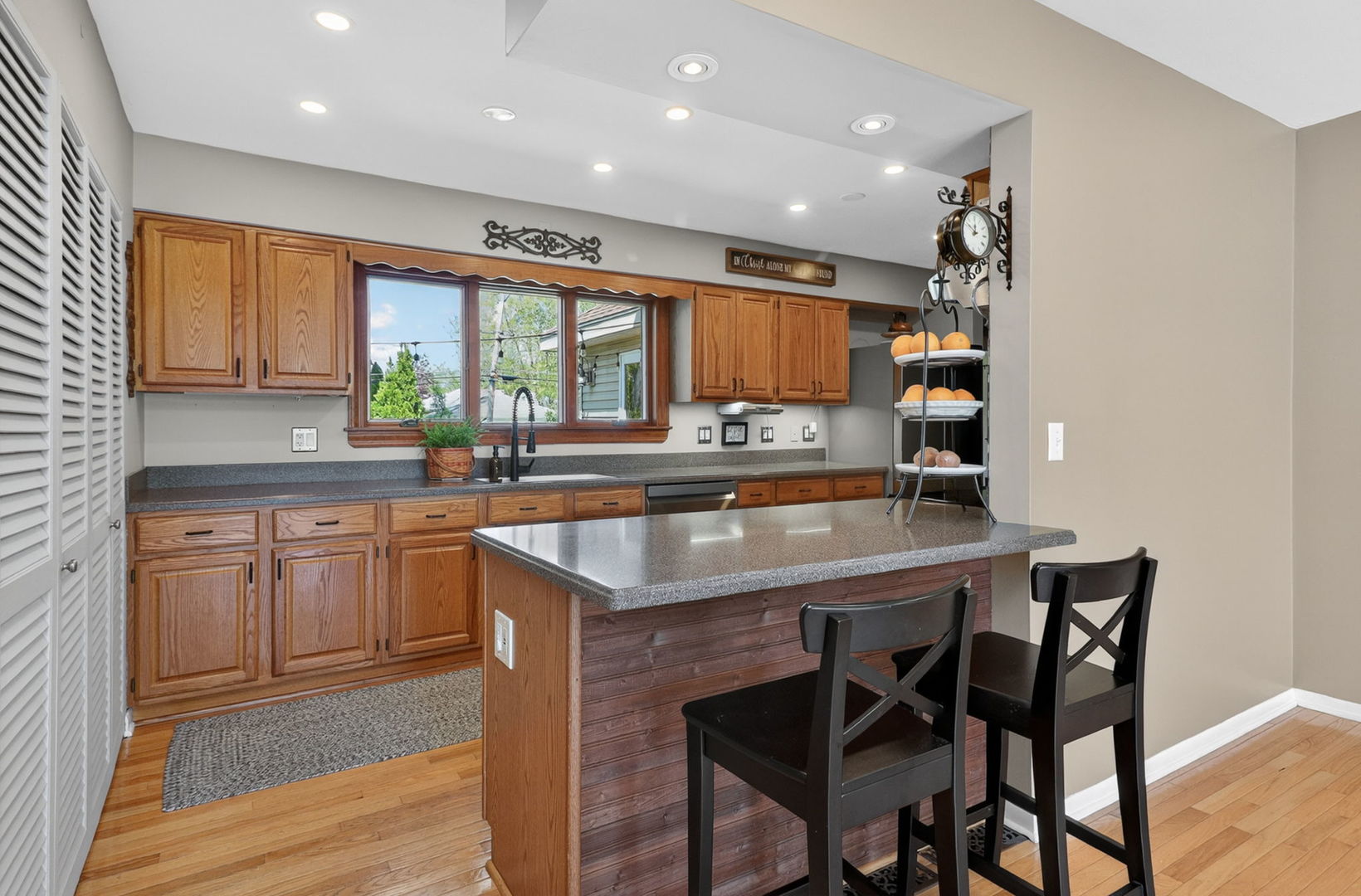 700 E Turner Avenue, Roselle, IL 60172