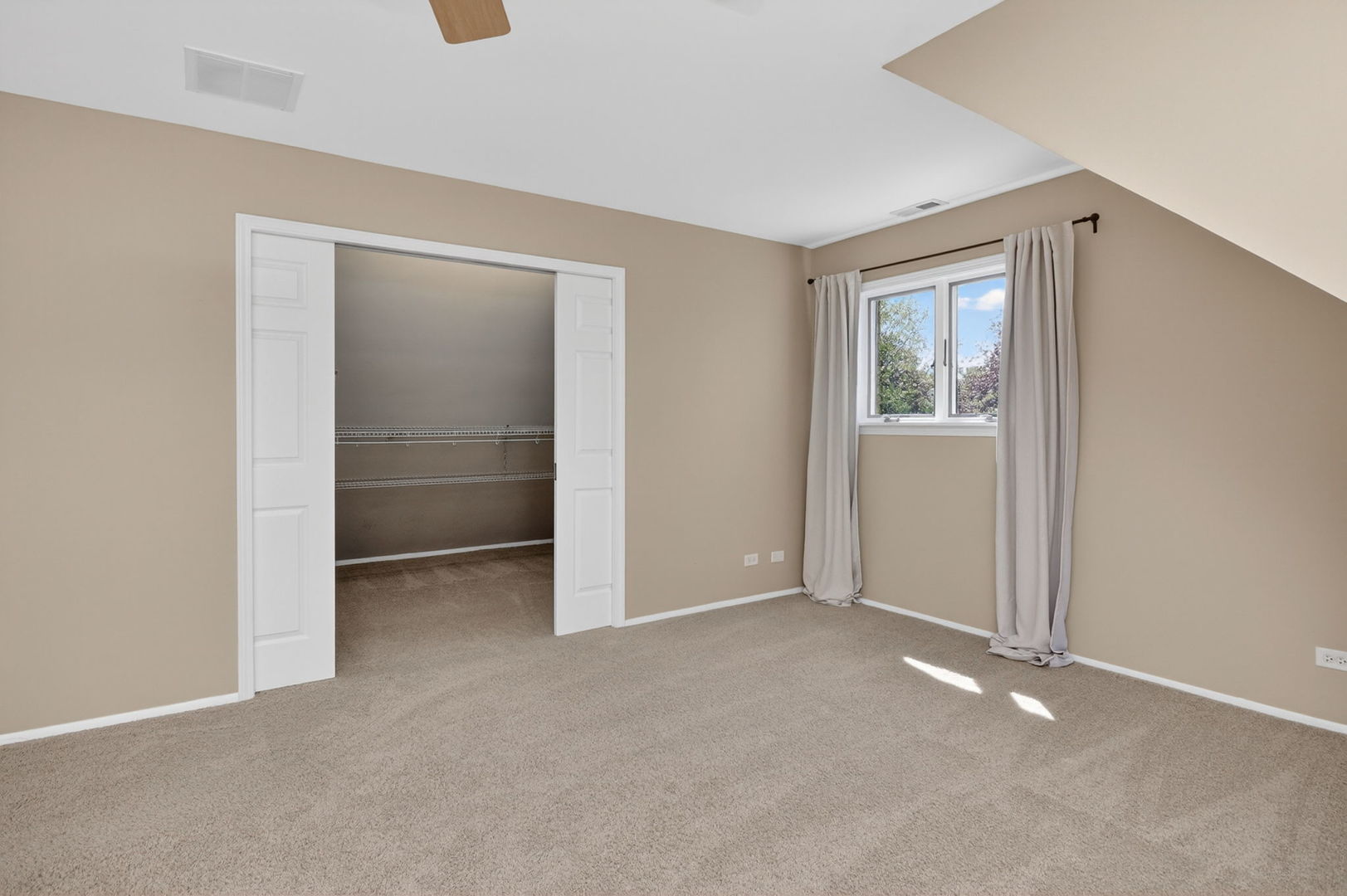 700 E Turner Avenue, Roselle, IL 60172