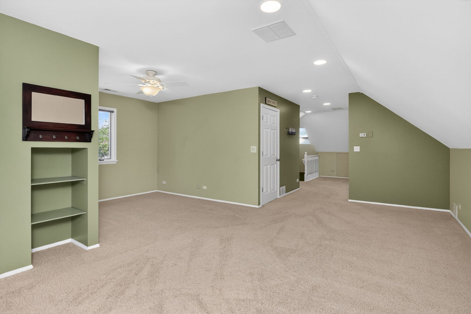 700 E Turner Avenue, Roselle, IL 60172