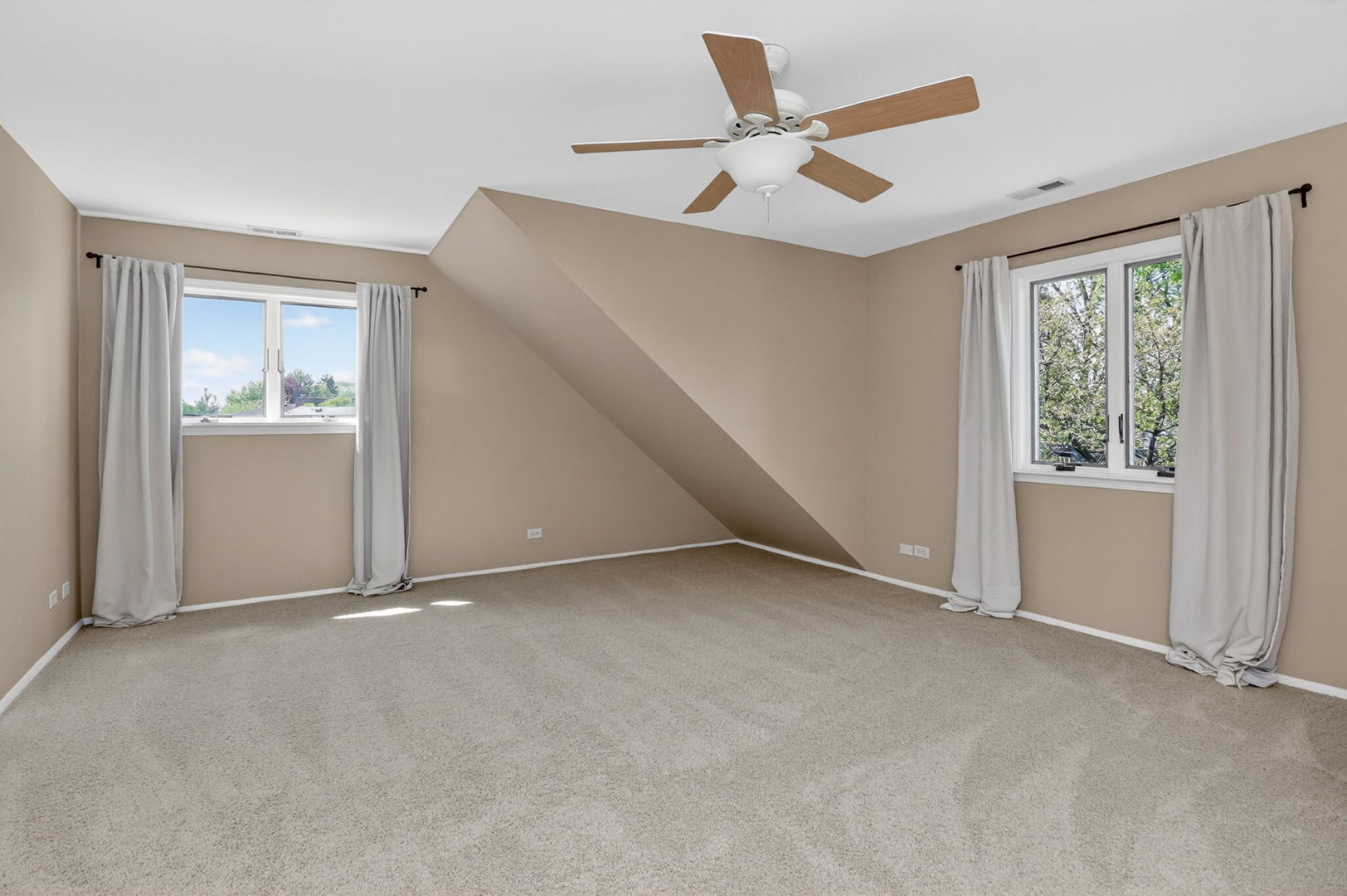 700 E Turner Avenue, Roselle, IL 60172