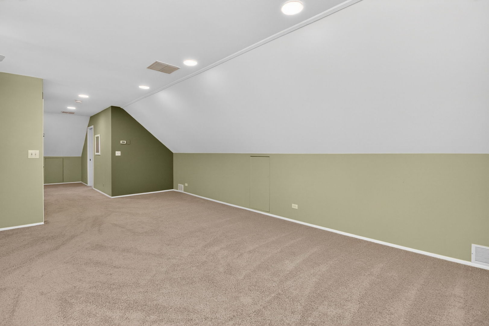 700 E Turner Avenue, Roselle, IL 60172